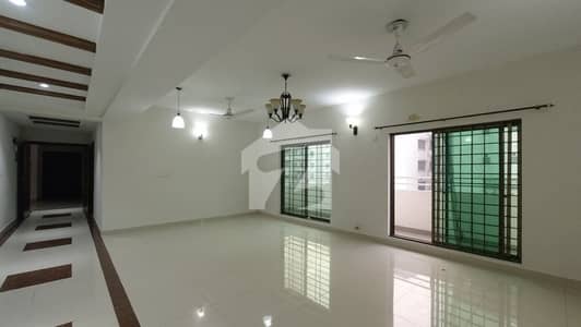 Special Building 11 Marla 3 Bed Flat Beside McDonald For Sale In Askari 11 Lahore