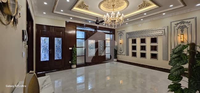 Beautiful 1 Bedroom Lower Portion Available For Rent Hot Location