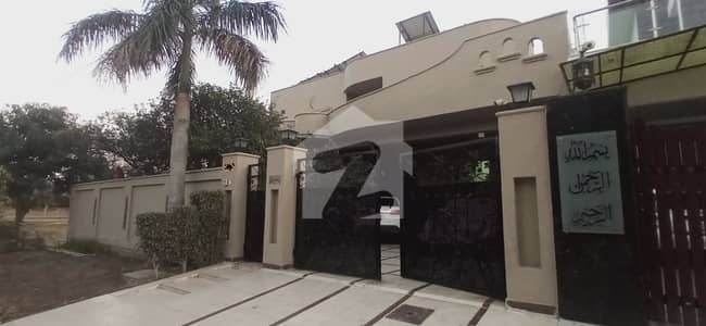 DEMANDING 1 KANAL HOUSE AVAILABLE FOR SALE IN IZMIR TOWN LAHORE