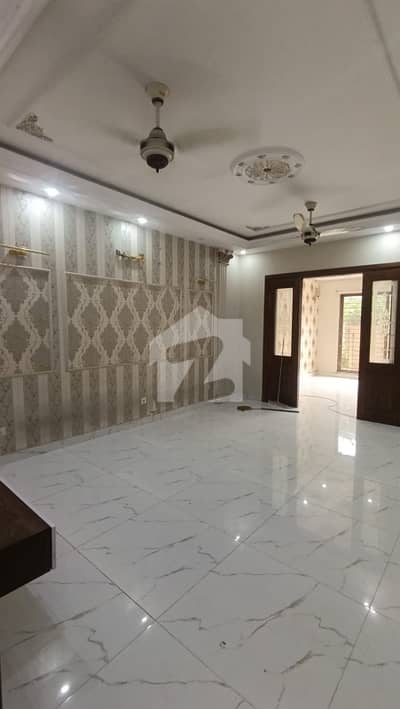 OWNER BUILD MINIR USED HOUSE TOP LOCATION. TILE FLOOR