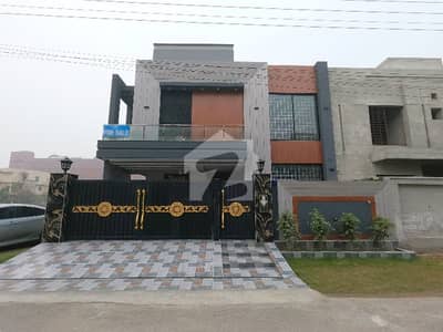 Jubilee Town - Block B 10 Marla House Up For sale
