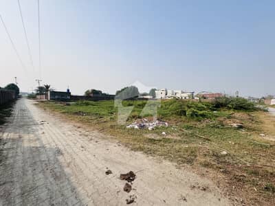 برکی روڈ کینٹ,لاہور میں 8 کنال رہائشی پلاٹ 6.5 کروڑ میں برائے فروخت۔