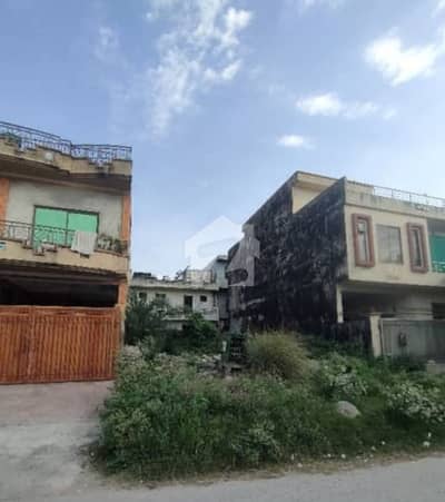 EXCELLENT G-13 PLOT PRICE 7 CRORES Corner Plot with Street End And Parking Ideal location close to Service Road and Kashmir Highway Category One Plot Of 445 SQY (17.76 CDA Marla)