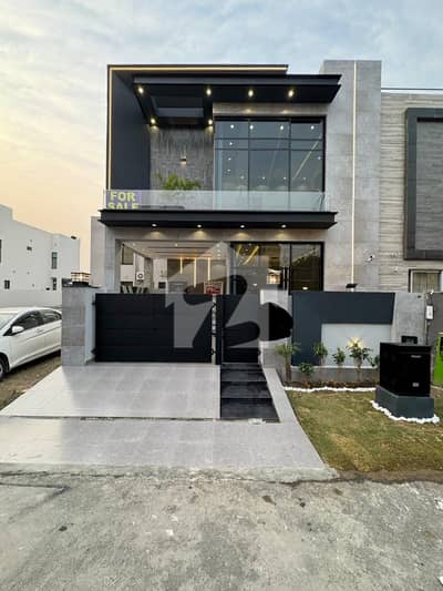 5 MARLA ULTRA MODERN HOUSE AVAILABLE FOR SALE IN DHA 9 Town
