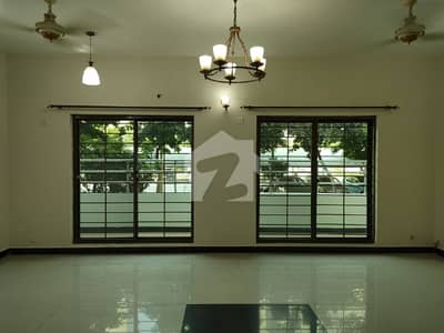 Superb & Open View 10 Marla 3 Bed Flat On 2nd Floor For Sale In Askari 11 Lahore