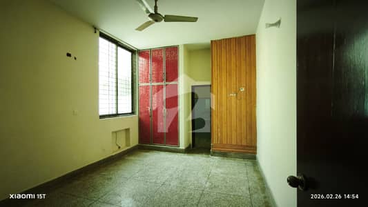 کینال ویو بلاک بی کینال ویو,لاہور میں 4 کمروں کا 1 کنال مکان 5.5 کروڑ میں برائے فروخت۔ کینال ویو بلاک بی کینال ویو,لاہور میں 4 کمروں کا 1 کنال مکان 5.5 کروڑ میں برائے فروخت۔