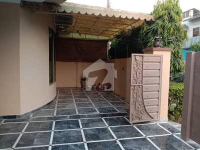 10 MARLA WELL MAINTAINED DOUBLE UNIT HOUSE FACING PARK