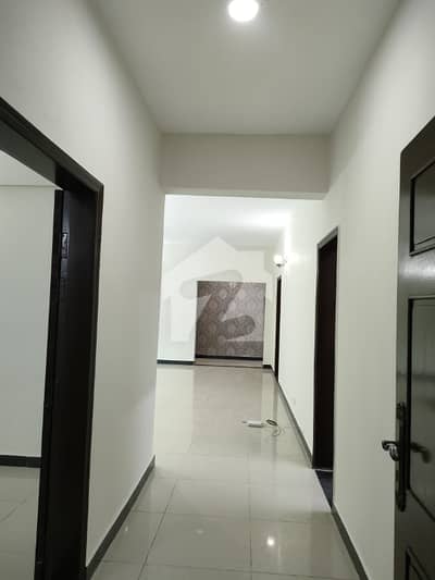 Stunning Location 10 Marla 3 Bed Flat On Ground Floor For Sale In Askari 11 Lahore