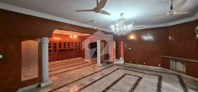 F-10/4 Nazim-ud-Din Road: 1022 Yards, 6 Bedrooms, Double Unit, Great Renovation Potential, Price 35 Crores, Negotiable