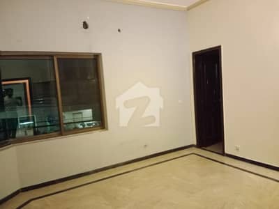 ڈی ایچ اے فیز 4 - بلاک ڈیڈی فیز 4,ڈیفنس (ڈی ایچ اے),لاہور میں 3 کمروں کا 1 کنال بالائی پورشن 1.15 لاکھ میں کرایہ پر دستیاب ہے۔