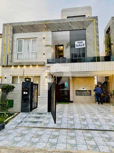 10 Marla Residential House For Sale In Chambelli Block, Nearby Commercial Market, Mosuqe and Health Care Canter 10 Marla Residential House For Sale In Chambelli Block, Nearby Commercial Market, Mosuqe and Health Care Canter