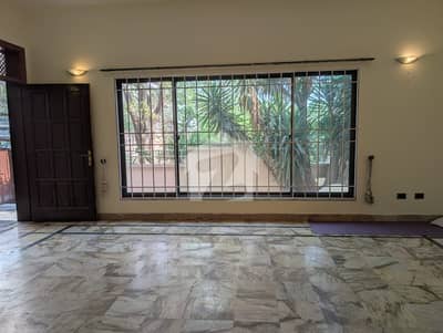 F-11 DOUBLE STOREY HOUSE FOR RENT EXCELLENT 1 KANAL DOUBLE STORY HOUSE ALONG WITH BASEMENT PROPER AND MODERN FITTINGS, MARBLE FLOORING 5 BEDROOMS, 5 ATTACHED BATHROOMS