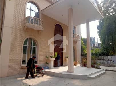 شادمان لاہور میں 5 کمروں کا 2 کنال مکان 23.0 کروڑ میں برائے فروخت۔