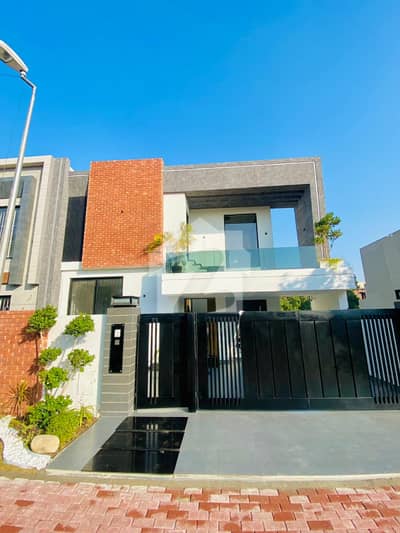 10 Marla Residential House For Sale In Ghaznavi Block, Nearby Commercial Market, School and Health Care Canter