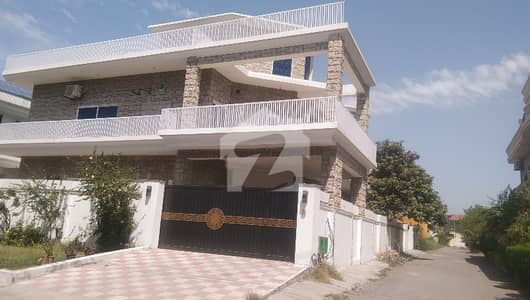 1 Kanal Corner House Available For Rent In I-8 Islamabad