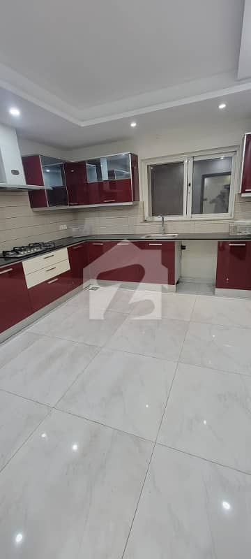 1400 SQUARE FEET 2 BED SEMI FURNISHED SPACIOUS APARTMENT (FLAT )AVAILABLE FOR RENT