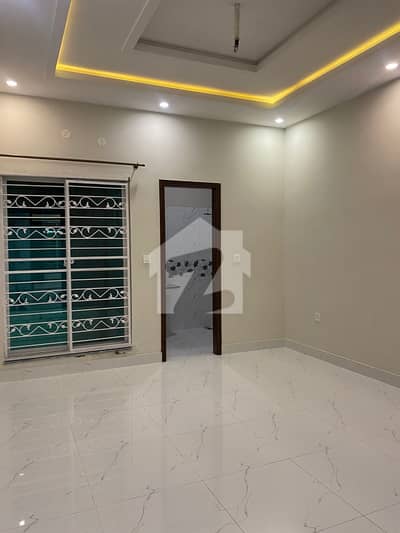 10 MARLA BRAND NEW PORTION FOR RENT AT PRIME LOCATION