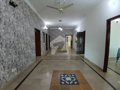 5 Bed 1st Floor Available For Rent On 1 Kanal With Gas