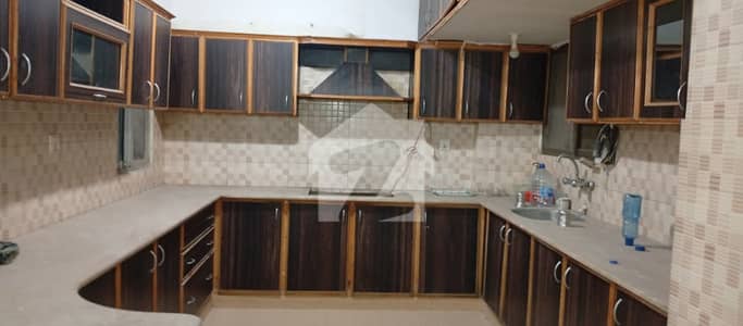 3BDD 1950 SQFT LEASE 3 FLOOR CORNER WEST OPEN. .