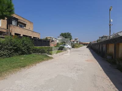 بنی گالہ اسلام آباد میں 3 کنال رہائشی پلاٹ 7.2 کروڑ میں برائے فروخت۔