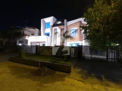 On Excellent Location G-14/4 666 Square Yards House Up For sale