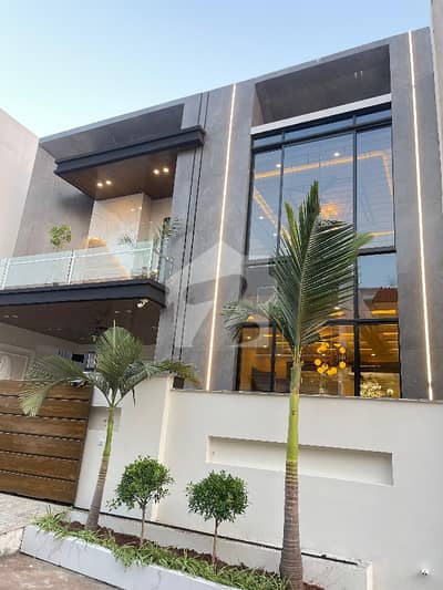10 Marla Designer House Available For Sale
