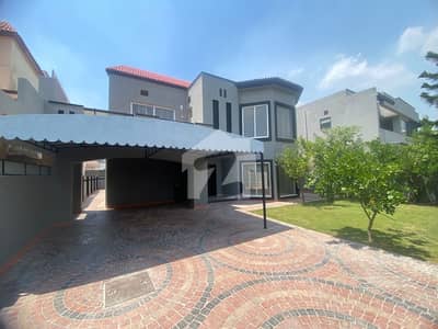 1 kanal Well maintained house available for sale in Paragon City