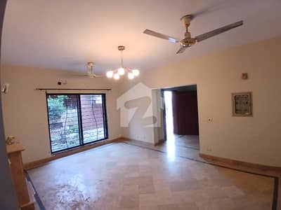 16 Marla facing part house for sale available in Valencia Housing Society Lahore Bijli Pani gas available