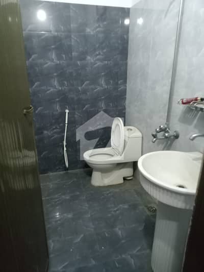 4 Marla 3rd Floor Portion For Rent ( Abid Road Links )