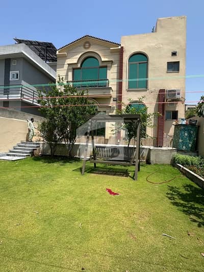 14 Marla slightly Use House Available for Sale with Extra Land