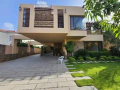 Luxury Bungalow For Sale | 6 Bedrooms | Basement | Swimming Pool | Near Saheem Masjid | DHA Phase VI