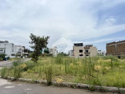 10 Marla Level Plot Near Mosque Park at Elevated Location