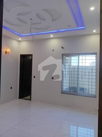 10 Marla ground floor portion for rent new type B Block  near walking distance Punjab School