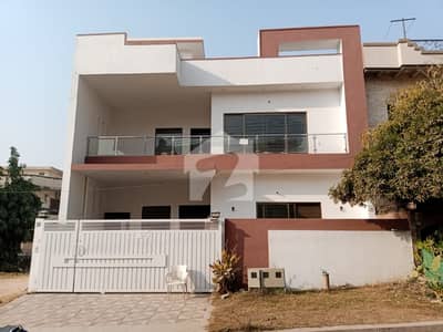 *G,11/1- 8 MARLA HOUSE FOR SALE 4 ROOM ATTACHED BATH 2