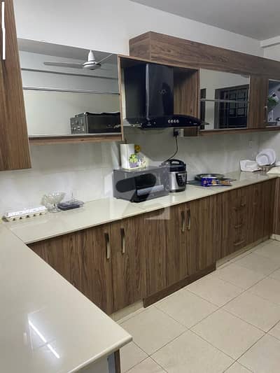 14 MARLA 4 BEDROOMS APARTMENT AVAILABLE FOR RENT