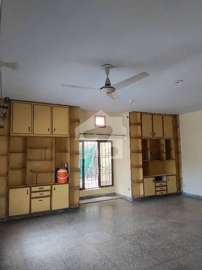 Reserve A Centrally Located Upper Portion Of 10 Marla In Gulraiz Housing Society Phase 4
