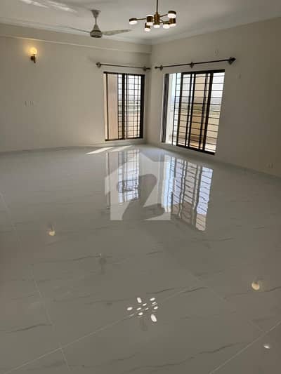Spacious 200 Square Yard Villa For Rent In Precinct 11A - Near Commercial Area