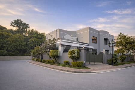 Rare Corner 1.5 Kanal House | No Neighbors on 3 Sides | 2 Independent Portions | Ideal for Large / Joint Family | Safari Villas Phase 1, Bahria Town