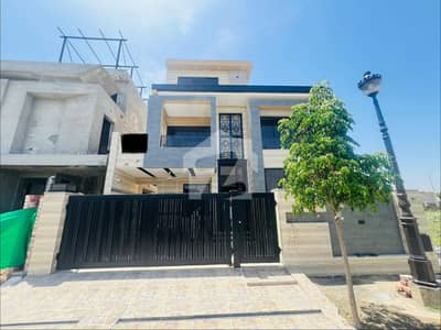 10 Marla Brand New House Available For Sale In Lake City