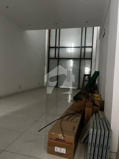 طارق روڈ کراچی میں 11 مرلہ Studio دکان 22.0 کروڑ میں برائے فروخت۔