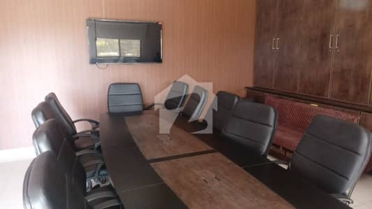 سُندرانڈسٹریل اسٹیٹ لاہور میں 4 کنال Studio گودام 12.0 کروڑ میں برائے فروخت۔