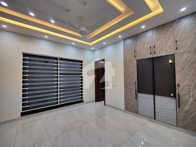 10 MARLA UPPER PORION NEAT AND CLEAN FOR RENT IN JASMINE BLOCK BAHRIA TOWN LAHORE