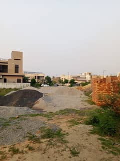 1 Kanal Top Location Plot For Sale Sector Y