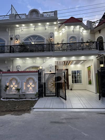 5 Marla Brand New Double Story House For Sale Buch Executive Villas Multan  . . . . . . Prime Location Hamid Block. . . . . .   Near To Park   Near To Main Boulevard   Near To Mosque   4 BedRoom with Atach WashRoom   1 Drawing Room   2 Kitchen   2 TV Lo