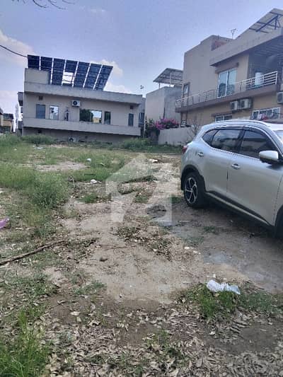 PRIME LOCATION ONE KANAL SOLID LAND LEVEL PLOT AVAIL FOR SALE