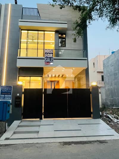 5 marla beautiful house avaliable for sale in lake city