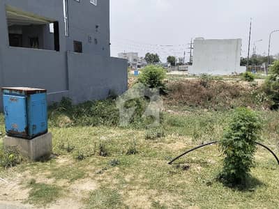 ڈی ایچ اے فیز 8 - بلاک وائے فیز 8,ڈیفنس (ڈی ایچ اے),لاہور میں 5 مرلہ رہائشی پلاٹ 98.0 لاکھ میں برائے فروخت۔ ڈی ایچ اے فیز 8 - بلاک وائے فیز 8,ڈیفنس (ڈی ایچ اے),لاہور میں 5 مرلہ رہائشی پلاٹ 98.0 لاکھ میں برائے فروخت۔