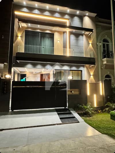 5 MARLA ELEGANT AND FULLY FURNISHED SUPER HOT LOCATED BUNGALOW IS AVAILABLE IN DHA, LAHORE.