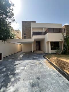 PRESTIGIOUS URBAN RETREAT: SPRAWLING 500 SQ YD 4-BEDROOM BUNGALOW WITH MASSIVE LAWN FOR RENT IN DHA PHASE 5