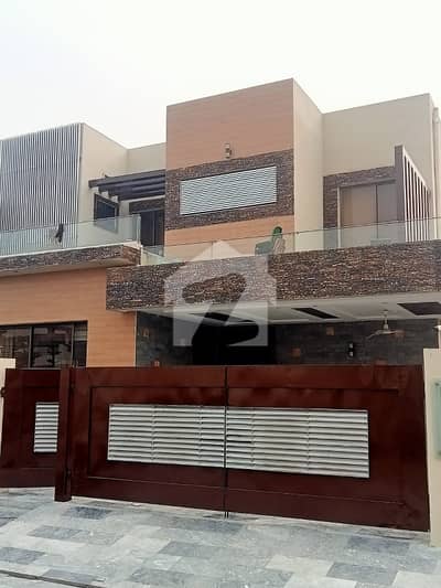 ڈی ایچ اے فیز 6 ڈیفنس (ڈی ایچ اے),لاہور میں 7 کمروں کا 1 کنال مکان 6.5 لاکھ میں کرایہ پر دستیاب ہے۔
